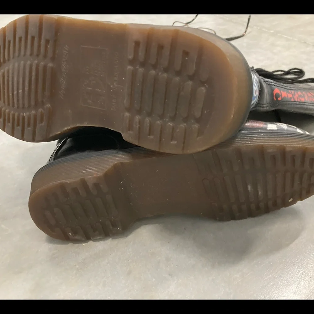 Dr. martens boots handpainted punk band emblems - Picture 7 of 7